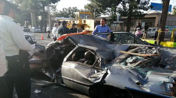 تصادف وحشتناک کامیون با پژو در بیرجند