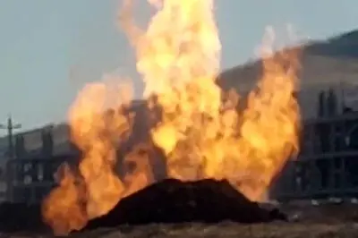 فیلم برخورد مرگبار بولدوزر با لوله گاز اصلی در جاده کرمانشاه