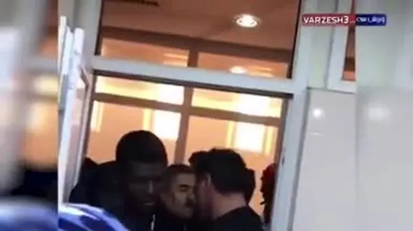 ضرب و شتم شدید مهدی پاشازاده توسط هواداران بوکانی + فیلم