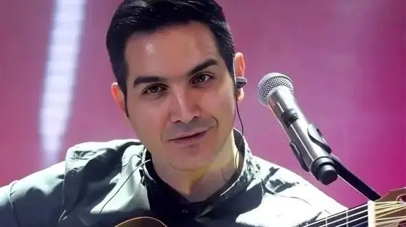 فیلم آواز خوانی باشگوه احساسی؛ محسن یگانه/ خواستن آهنگی که تاحالا نخونده بخونه گفت چشم