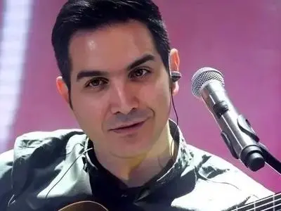 فیلم آواز خوانی باشگوه احساسی؛ محسن یگانه/ خواستن آهنگی که تاحالا نخونده بخونه گفت چشم