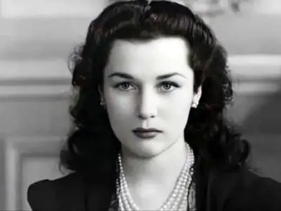 «فوزیه» در کنار دخترش «شهناز و نوه‌اش» در سوئیس، سال ۱۳۳۸