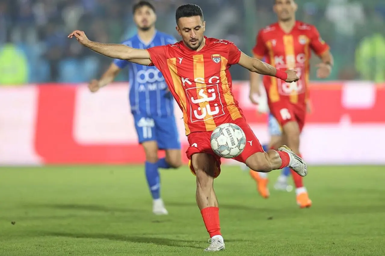 بازیکن ممنوعه پرسپولیس، قهرمان استقلال شد!