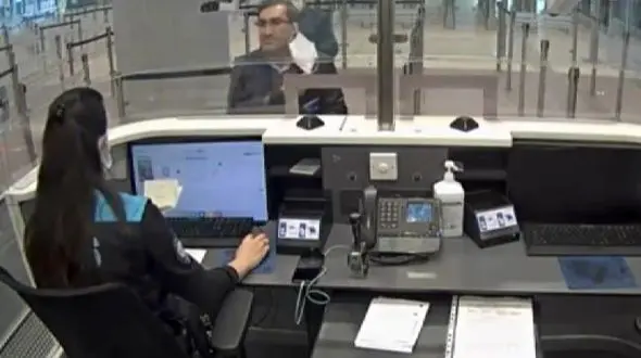 فیلم لحظه بازداشت کارمند کنسولگری ایران در فرودگاه استانبول + علت چیست؟!