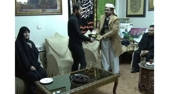 حضور سفیر یمن در منزل سردار شهید قاسم سلیمانی
