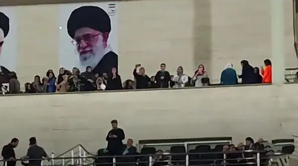 غوغای فیلم زنان در استادیوم برای جشن صعود تیم فوتبال قزوینی به لیگ برتر