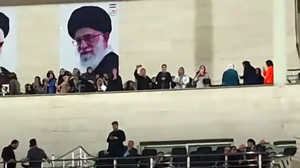 غوغای فیلم زنان در استادیوم برای جشن صعود تیم فوتبال قزوینی به لیگ برتر