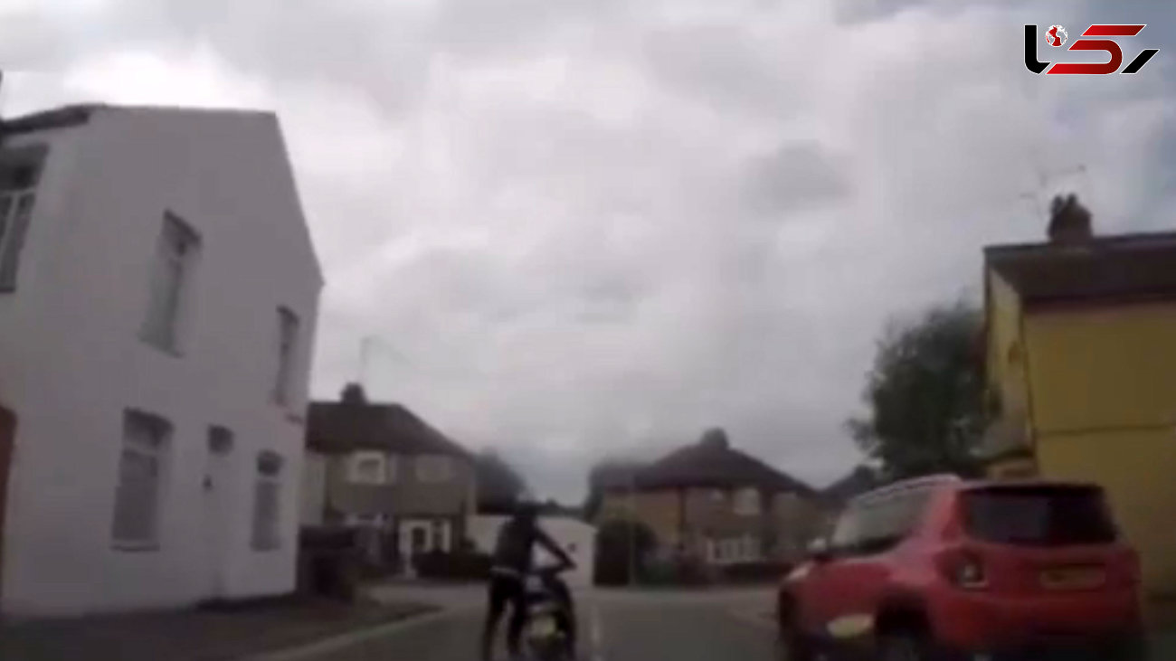 حمله به یک زن در خیابان به عجیب‌ترین روش ممکن! + فیلم 