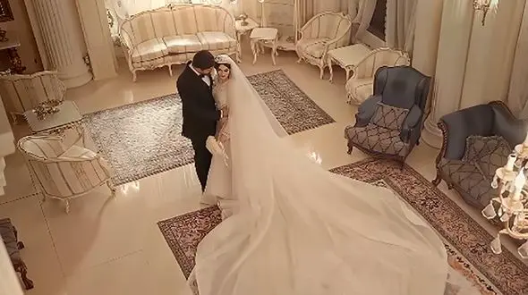 فیلم مجید واشقانی به مریم مومن نوعروس: مادرت میدونست داری پول جمع میکنی؟ ... /  مگه بابام بود که بگه بیجا کردید بچه من این کارو نمیکنه...مگه مامانم میتونست...