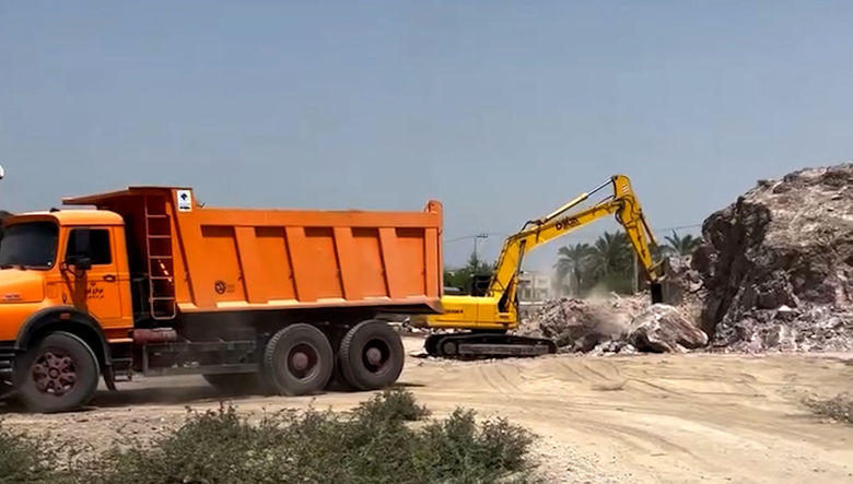 آثار باستانی کهنوج تخریب نشده است / محیط اطراف قلعه تاریخی توسط شهرداری پاکسازی شده ولی به آنها هشدار داده ایم + صوت