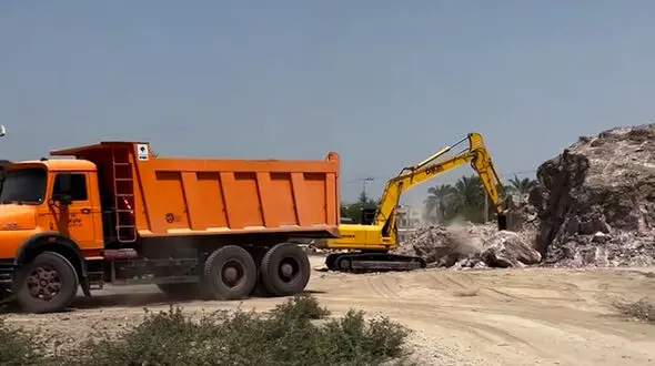 آثار باستانی کهنوج تخریب نشده است / محیط اطراف قلعه تاریخی توسط شهرداری پاکسازی شده ولی به آنها هشدار داده ایم + صوت