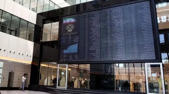 تداخل نقش دولت و بخش خصوصی در بازار بورس/ جبران 7 درصدی کسر بودجه دولت روحانی با فروش سهام شرکت های دولتی 