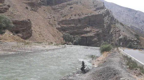 نجات مادر و فرزند از مرگ در رودخانه کرج / ماموران شهرداری فرشته نجات شدند