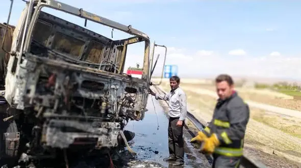 فیلم لحظه آتش سوزی تریلی در تبریز + عکس