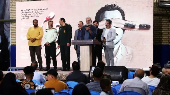 افتتاحیه فیلم «صبح اعدام» در زادگاه حاج طیب با حضور پرشور مردم