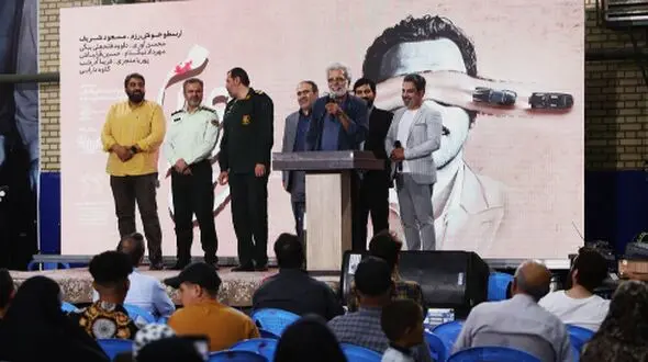 افتتاحیه فیلم «صبح اعدام» در زادگاه حاج طیب با حضور پرشور مردم
