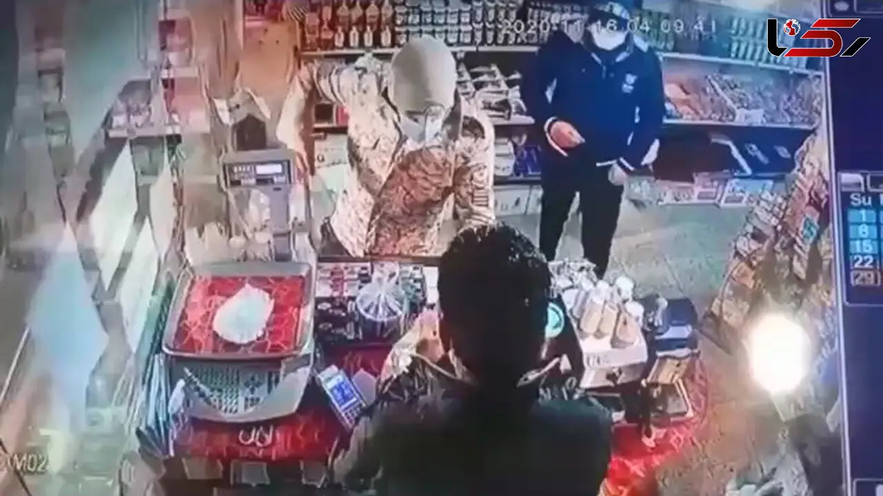 فیلم لحظه بازداشت مردان قمه به دست قائم شهر / زورگیری از مرد مغازه دار
