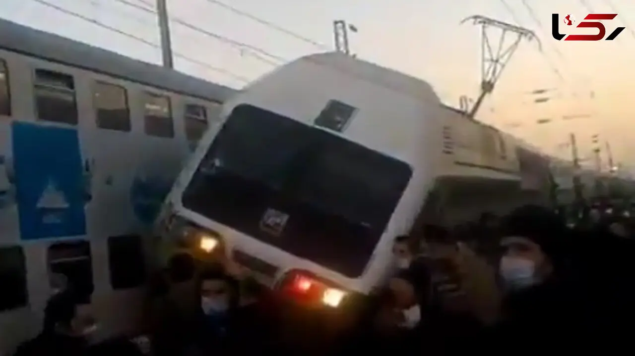 فیلم صحنه خارج شدن متروی کرج تهران صبح امروز