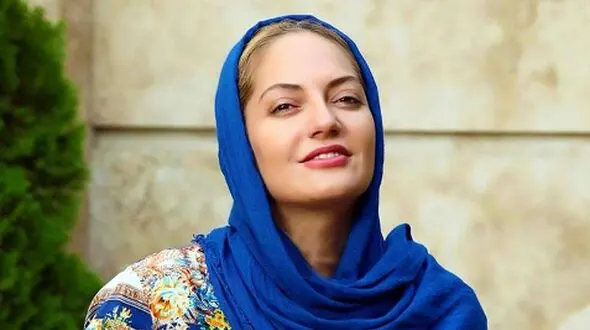 خودنمایی عجیب مهناز افشار و تلاش برای نمایش طلا و جواهراتش!