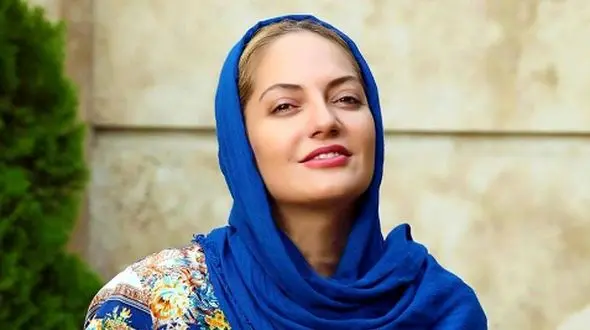 خودنمایی عجیب مهناز افشار و تلاش برای نمایش طلا و جواهراتش!