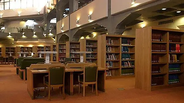 تجمع اعتراضی مقابل در ورودی کتابخانه ملی 