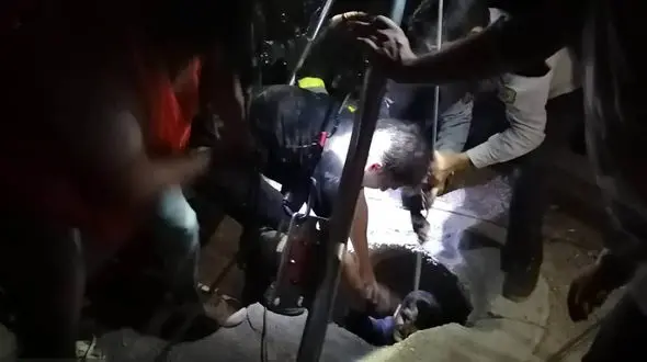 معجزه در عمق چاه 8 متری / پسر 16 ساله اصفهانی زنده ماند