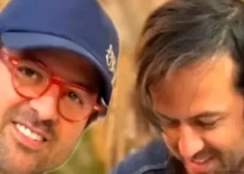 فیلم/ نگاهی به جشن تولد 45 سالگی هومن سیدی در پشت صحنه فصل دوم سریال وحشی/ دعای خیر عزیز جون «مادر جواد عزتی» پشت و پناه کارگردان کشورمان