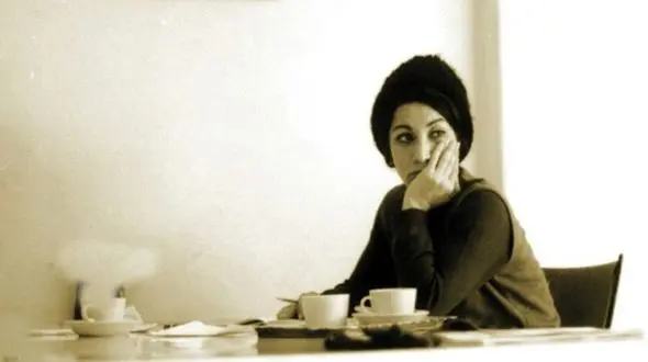 درهای قدیمی، دریچه‌ای به گذشته؛ نگاهی به نمای بیرونی خانه فروغ فرخزاد و همسرش پرویز شاپور در اهواز+عکس