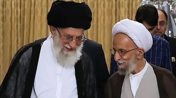 روایتی از دیدار آیت‌الله مصباح و رهبر انقلاب/ علّت اصرار به بوسیدن دست حضرت آیت‌الله خامنه‌ای