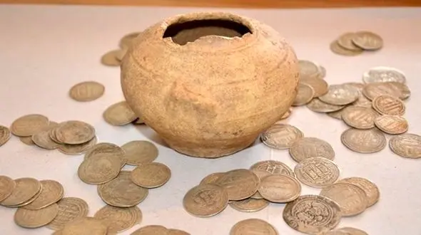 کشف گنج بزرگ زیر خانه زلزله زده / در سرپل ذهاب رخ داد + عکس ها