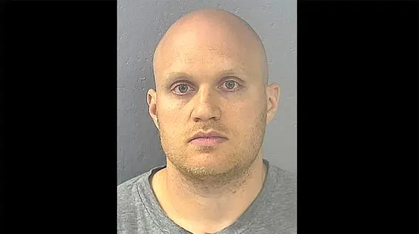 آزار آنلاین دختر 14 ساله توسط معلم پلید + عکس