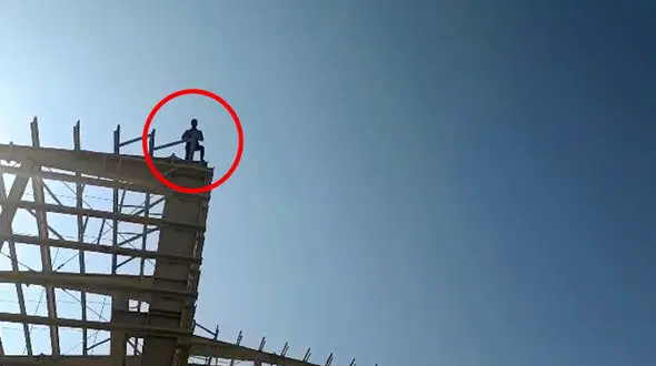 اقدام به خودکشی کارگر جوان در چابهار + فیلم و جزییات