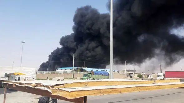 آتش‌سوزی مهیب در مخازن سوخت دوغارون / 4 مصدوم به بیمارستان منتقل شدند + فیلم