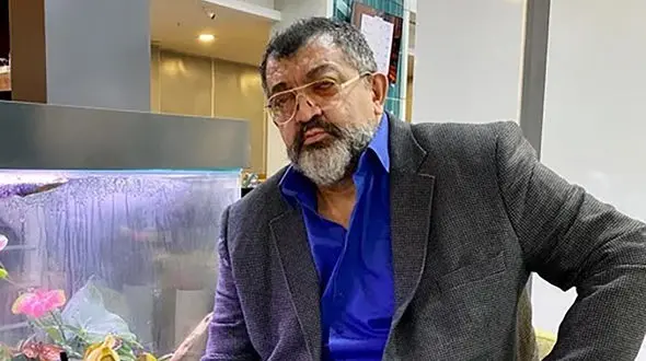 فیلم / احمد ایراندوست: با شهناز تهرانی قر می دم با ابی شامپاین باز می کنم  با پزشکیان و سردار سلیمانی هم دوستم / من کلی رای برای پزشکیان جمع کردم