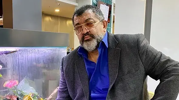 فیلم / احمد ایراندوست: با شهناز تهرانی قر می دم با ابی شامپاین باز می کنم  با پزشکیان و سردار سلیمانی هم دوستم / من کلی رای برای پزشکیان جمع کردم