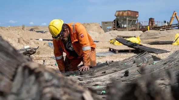 کشف  عجیب یک گنج تاریخی در معدن سنگ / این کشتی برای چه دوره ای است؟