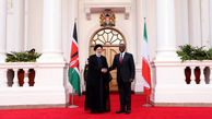  استقبال رسمی ویلیام روتو از آیت الله رئیسی در کاخ ریاست جمهوری کنیا / شلیک 21 توپ به افتخار رئیس جمهور و هیئت ایرانی