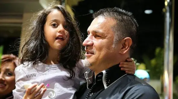 علی دایی: نورا دخترم بهم میگه اگه فوتبالیست نمیشدی ... الان مهندس ساده بودی ... حقوق بگیر ... تو خونه به جای بابا یه چیزی صدام میکنه رو نمیشه بگم چون ...