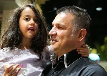 علی دایی: نورا دخترم بهم میگه اگه فوتبالیست نمیشدی ... الان مهندس ساده بودی ... حقوق بگیر ... تو خونه به جای بابا یه چیزی صدام میکنه رو نمیشه بگو چون ...