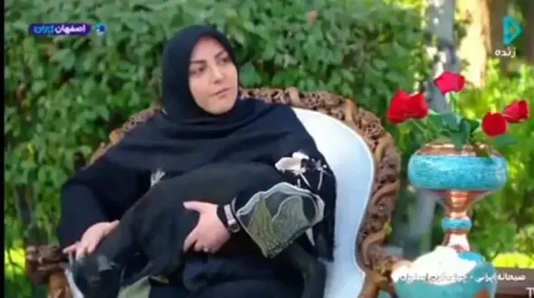 فیلم/ ذوق زدگی المیرا شریفی‌مقدم از بغل کردن بز شبیه‌سازی شده / مثل یه بچه بغلش کرده