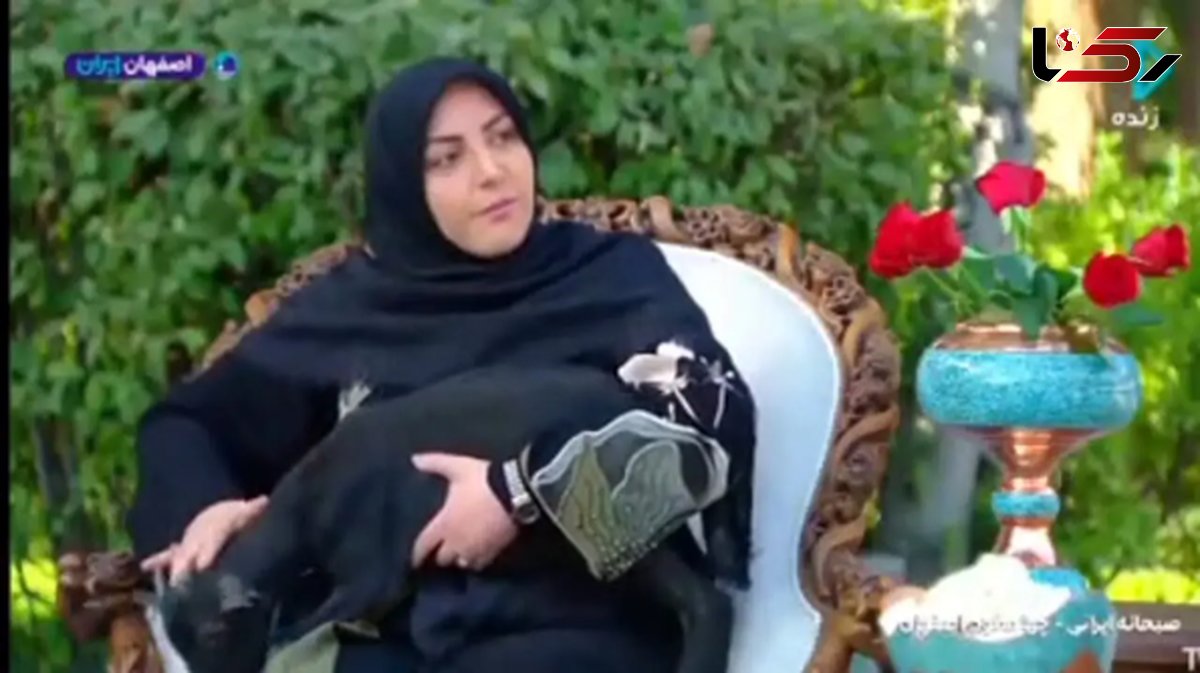 فیلم/ ذوق زدگی المیرا شریفی‌مقدم از بغل کردن بز شبیه‌سازی شده / مثل یه بچه بغلش کرده