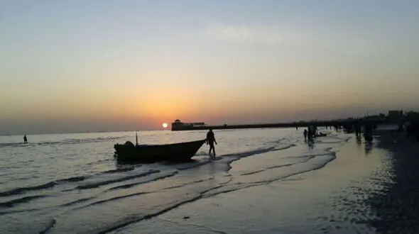 حرکت نمایشی در ساحل بندرعباس جان یک زن را گرفت 