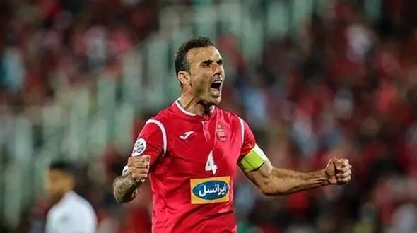 حسینی در دوراهی پرسپولیس و ملوان/ تکلیف کاپیتان محبوب سرخ‌ها در پایان فصل مشخص می‌شود