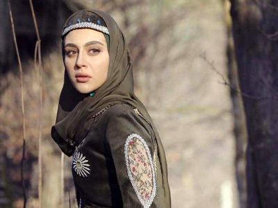 عکس سلفی جذاب میترا رفیع بازیگر زیبای سریال گیلدخت 6 سال بعد از سریال / در نهایت لبخند و ...