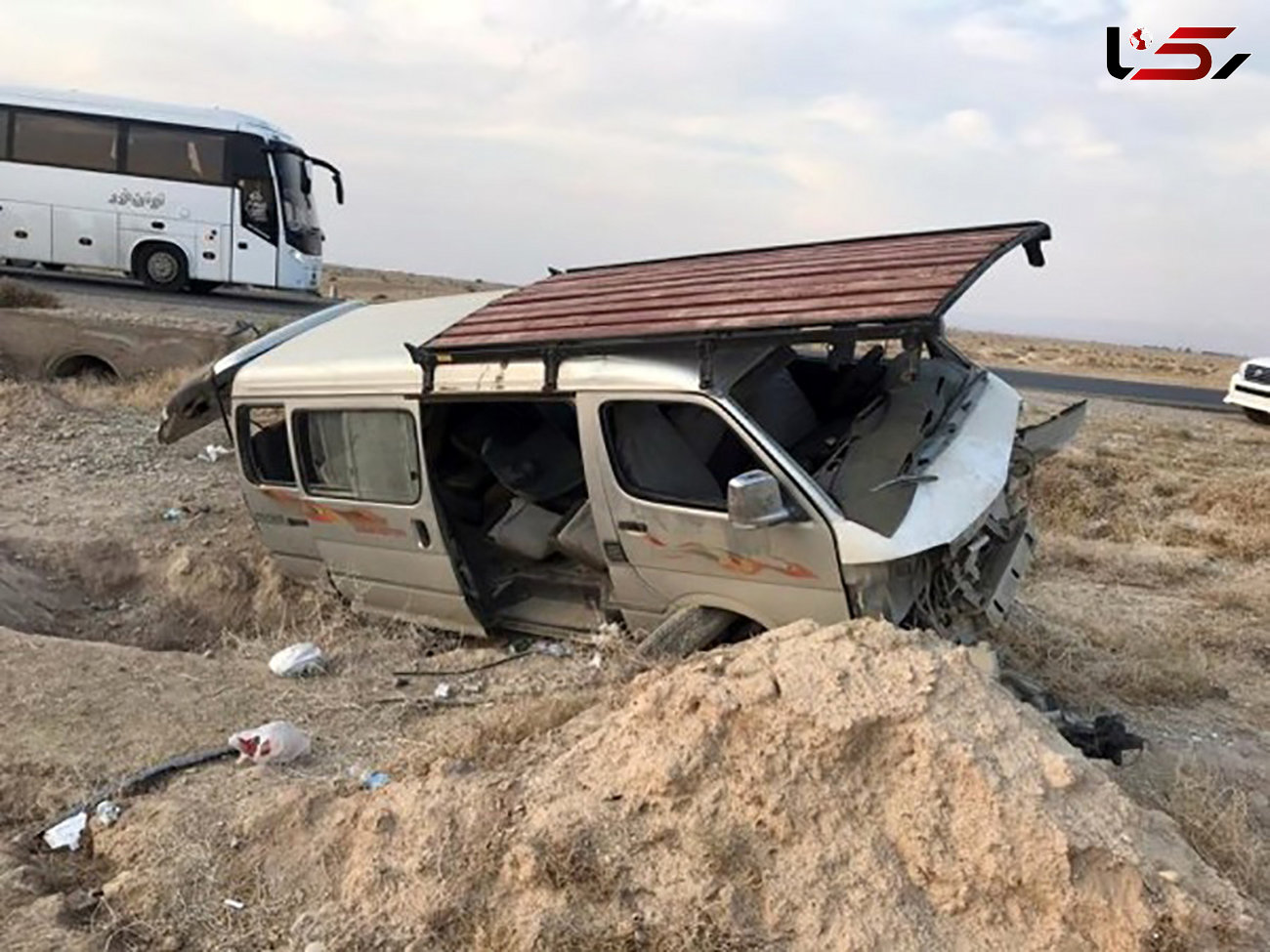 تصادف رانندگی در 8 کیلومتری مرز مهران / 16 زائر مصدوم شدند