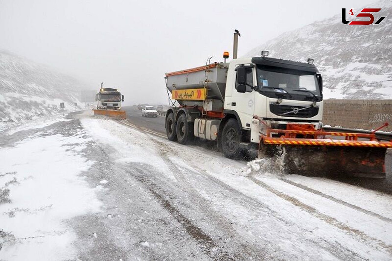 عملیات برف روبی در گردنه‌های استان قزوین ادامه دارد