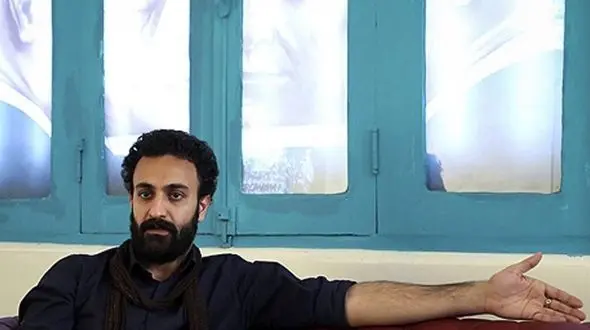 مصطفی کوشکی : کرونا زرد رنگ است / ویروسی متحول کننده که تئاتر را از صحنه به گوشی کشاند