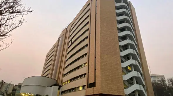 شهردار منطقه یک تهران: بیمارستان شهدای تجریش باید از خیابان عقب نشینی کند 