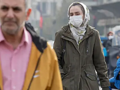 هشدار جدی همزمان با آلودگی هوا و موج ویروس‌ها | فوق‌ تخصص ریه: گروه‌ های حساس از تجمعات دوری کنند