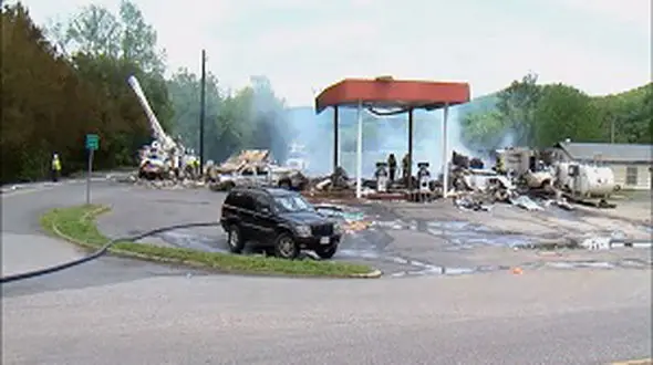 کشف بقایای اجساد جزغاله شده در پمپ بنزین آمریکایی +عکس و فیلم